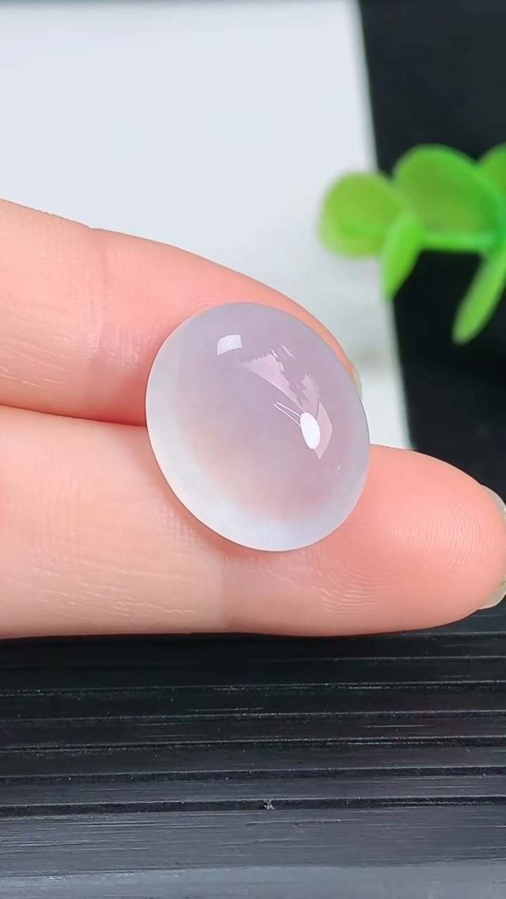 天然A货翡翠蛋面镶嵌件尺寸16.8-13.9-6.7重量:2.75g
3月18日