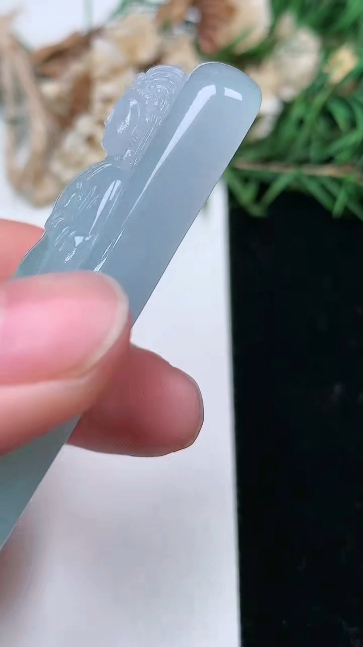 天然A货翡翠大势至观音菩萨吊坠，尺寸63.7-24.3-11.3，重量:39.61g
3月18日