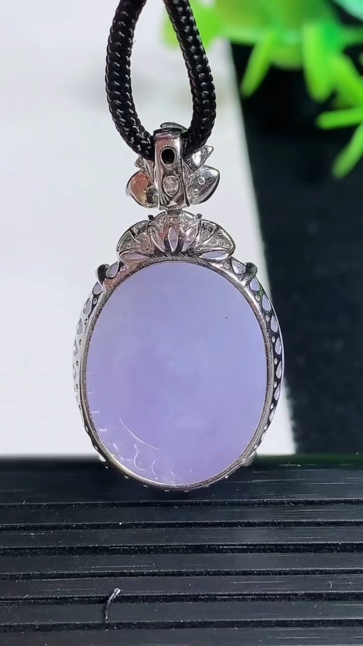 天然A货翡翠18k金紫罗兰蛋面吊坠，尺寸32-18.5-12.6裸石22-18.5，重量:10.42g
3月18日