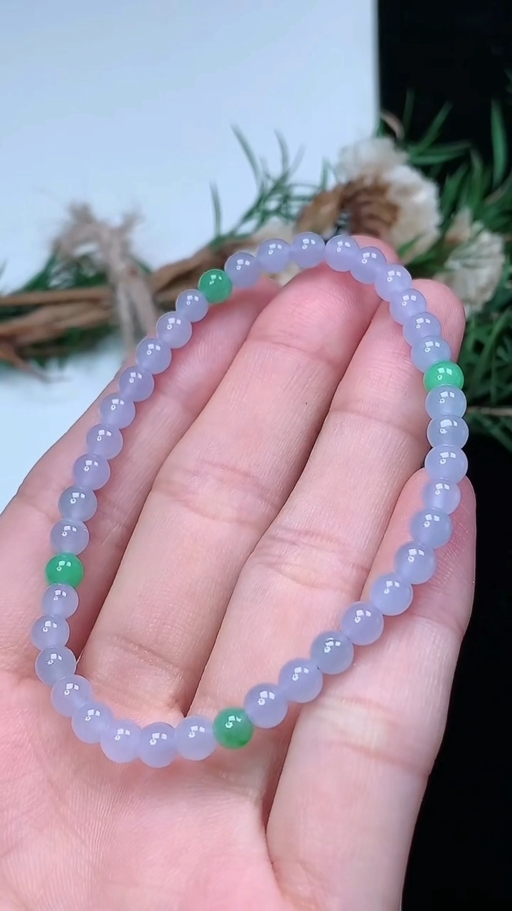 天然A货翡翠白冰圆珠手串，尺寸4.5-41颗，重量:6.19g3月18日
工厂直销收藏佳品,种好水足，色泽均匀，有种有色，上手高大气！