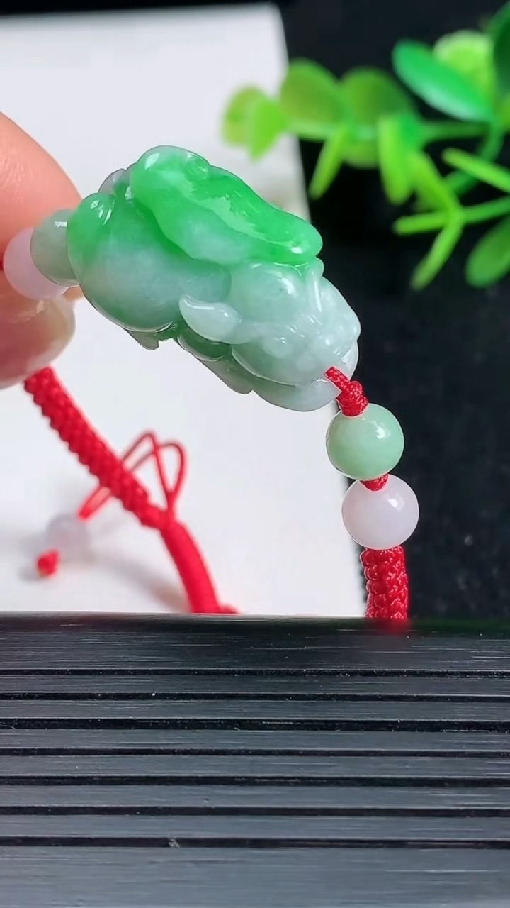 天然A货翡翠貔貅手绳，尺寸22.6-13-11，重量:9.60g
3月18日