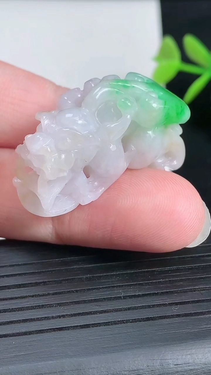 天然A货翡翠貔貅吊坠尺寸33.5-14.4-18.7重:16.22g
3月18日
766