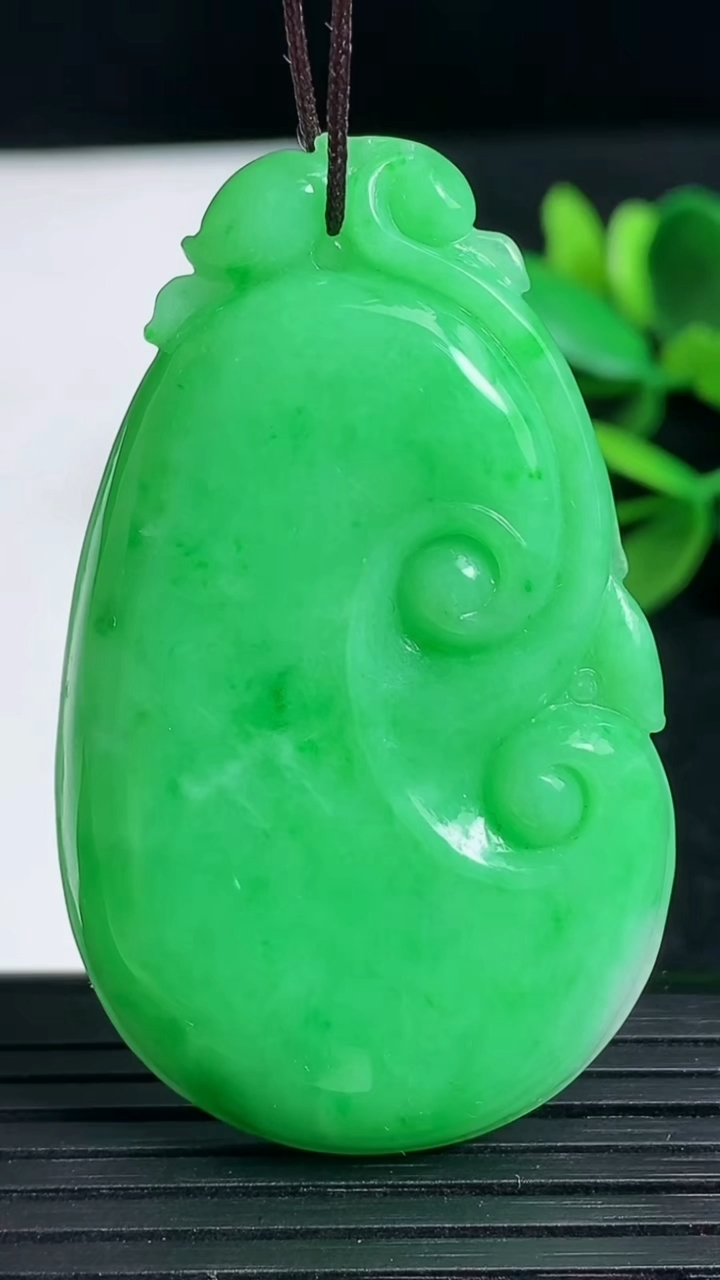 天然A货翡翠如意吊坠，尺寸53.6-32.6-5.8，重量:19.94g
3月18日