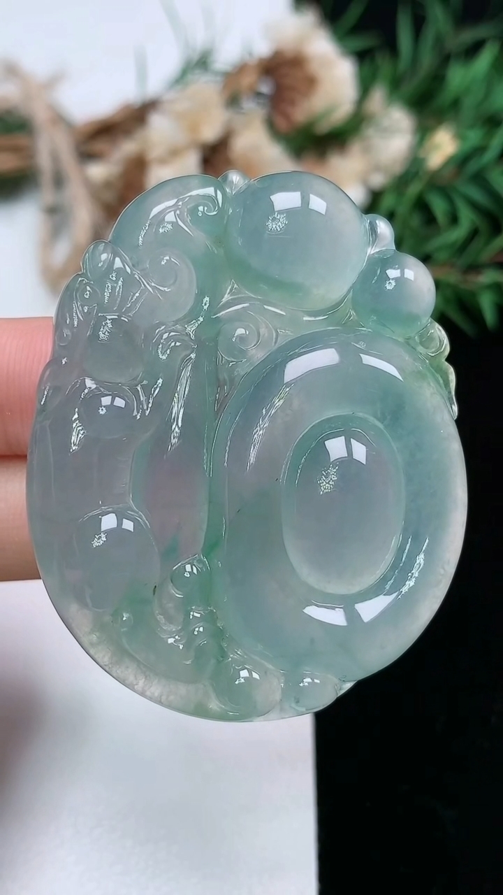 天然A货翡翠貔貅吊坠，尺寸48.9-39.2-8.8，重量:28.67g
3月18日