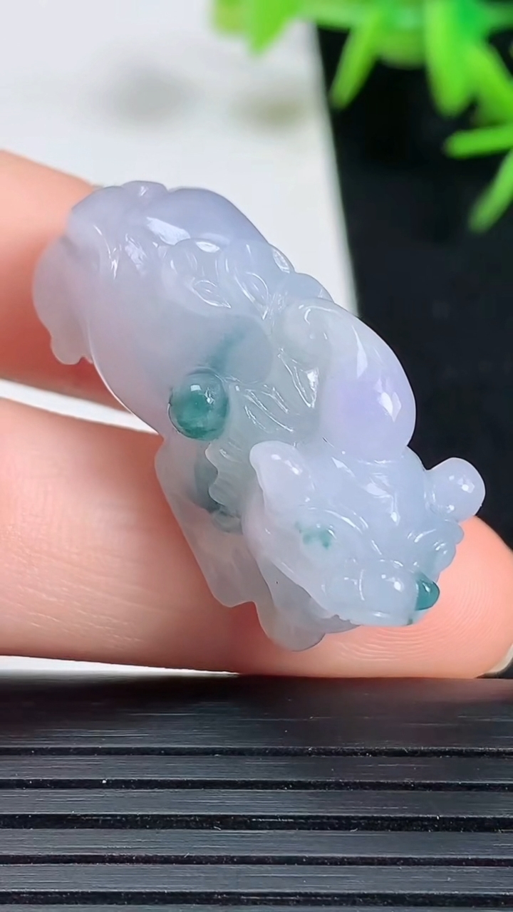 天然A货翡翠紫罗兰 飘花貔貅吊坠，尺寸32.5-13-15.5重量:11.41g
3月18日