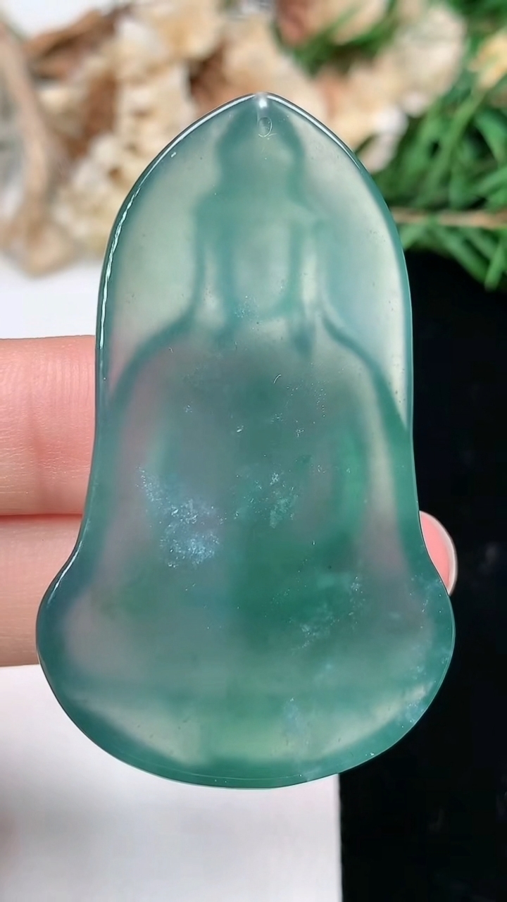 天然A货翡翠蓝水素衣观音吊坠，尺寸49.3-30..2-5.9，重量:16.03g
3月18日