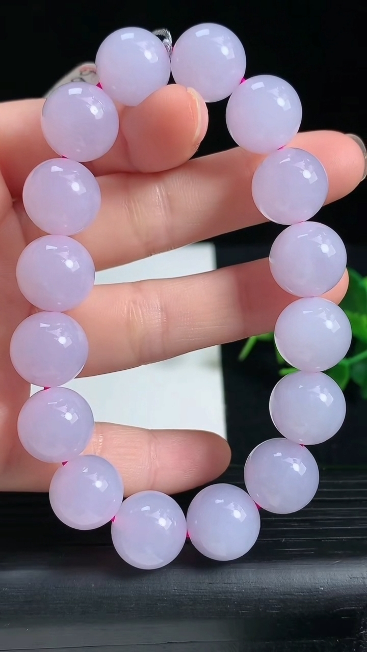 天然A货翡翠种紫罗兰圆珠手串尺寸12-16颗重量:56.35g3月18日
工厂直销收藏佳品,种好水足，色泽均匀，有种有色，上手高大气！