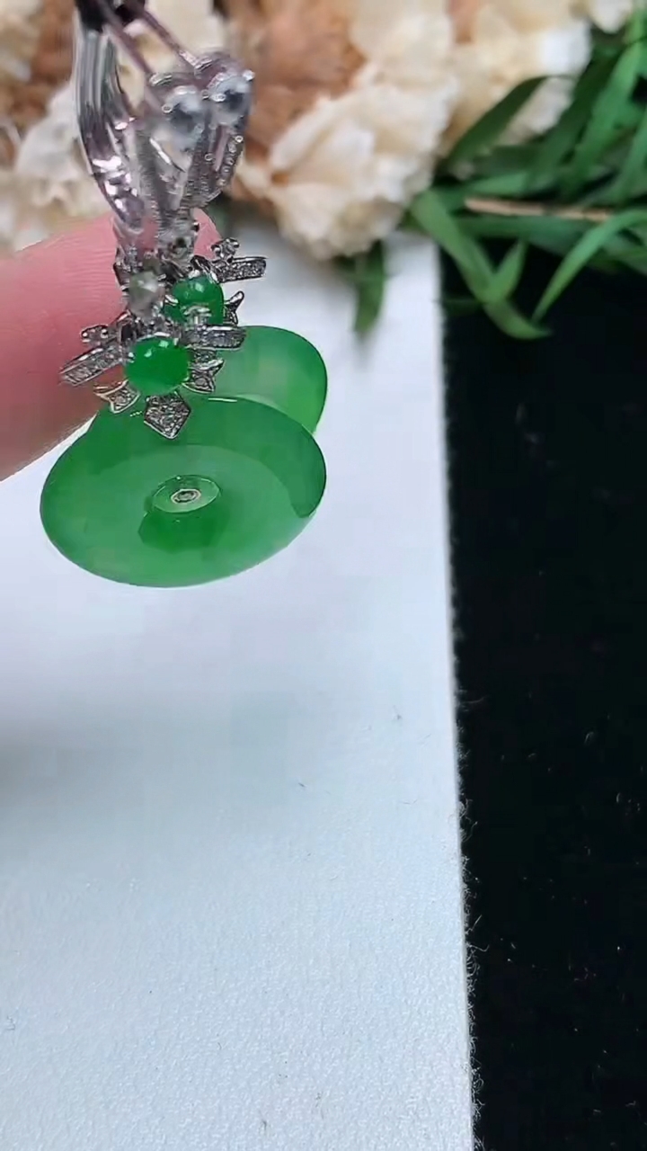 天然A货翡翠平安环耳坠，尺寸17-3.2，重量:6.47g
3月18日