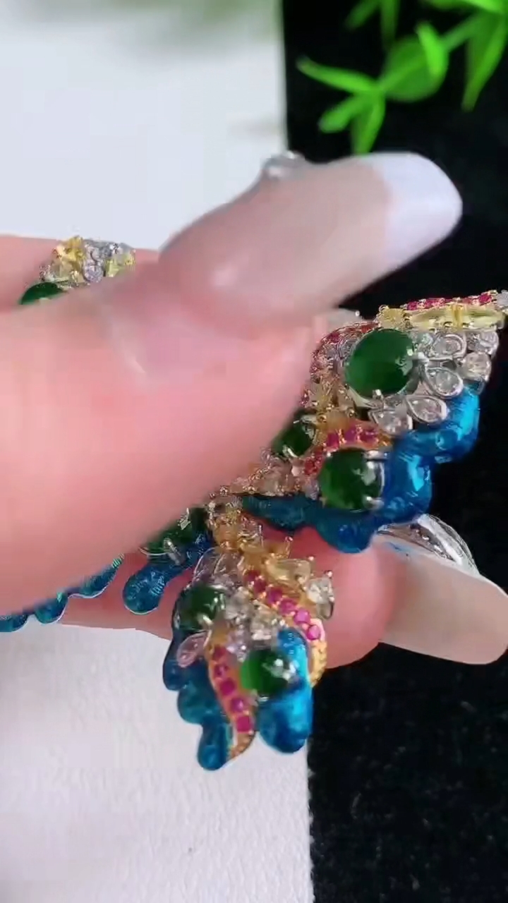 天然A货翡翠蛋面蝴蝶胸针，尺寸5，重量:10.88g
3月18日