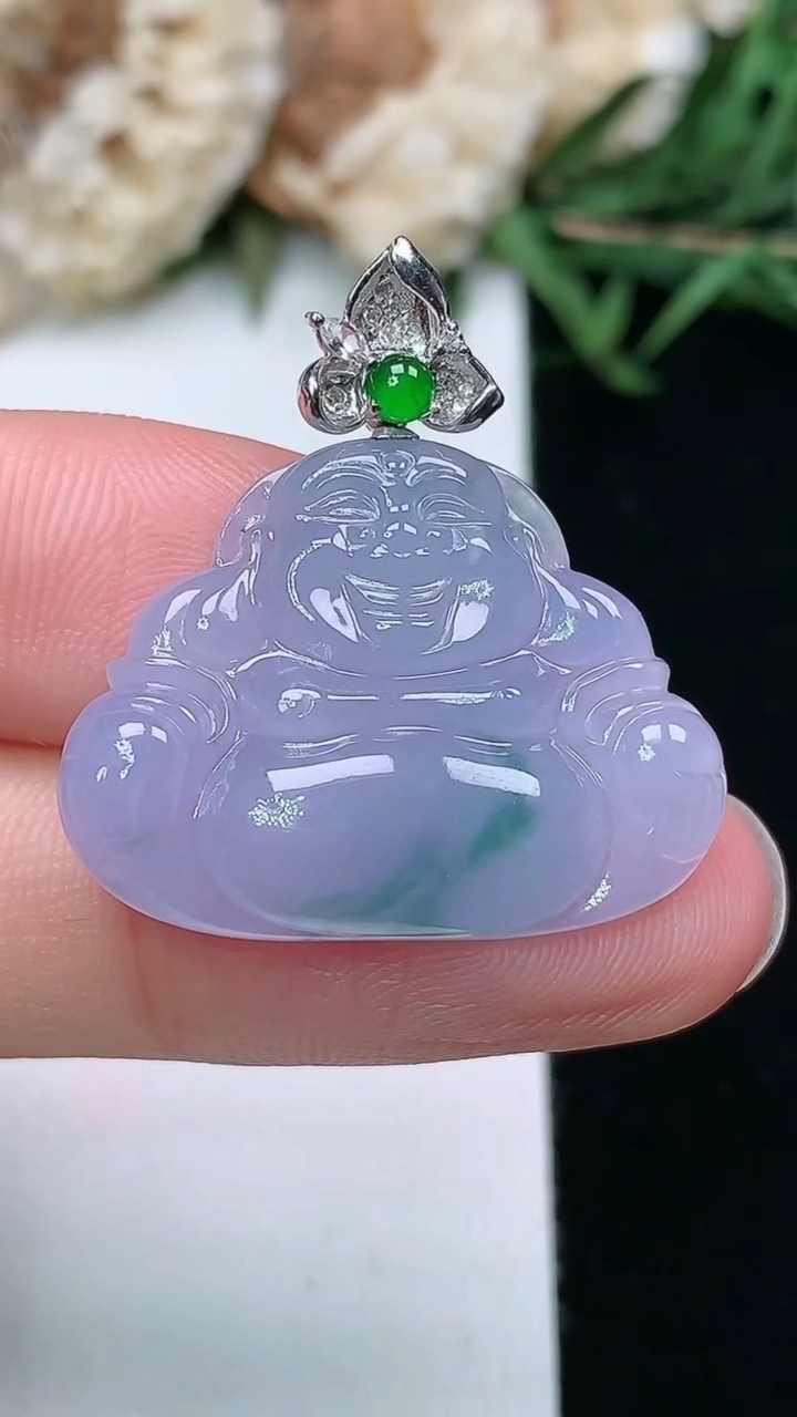 天然A货翡翠紫罗兰 飘花佛公吊坠，尺寸18.6-25.7-4.7，重量:4.78g
3月18日