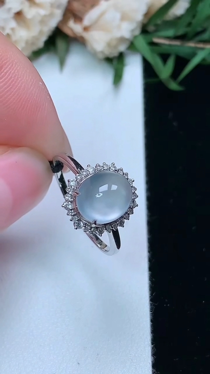 天然A货翡翠白冰蛋面戒指，尺寸17-8.6-7.4，重量:2.10g2026年3月18日
工厂直销收