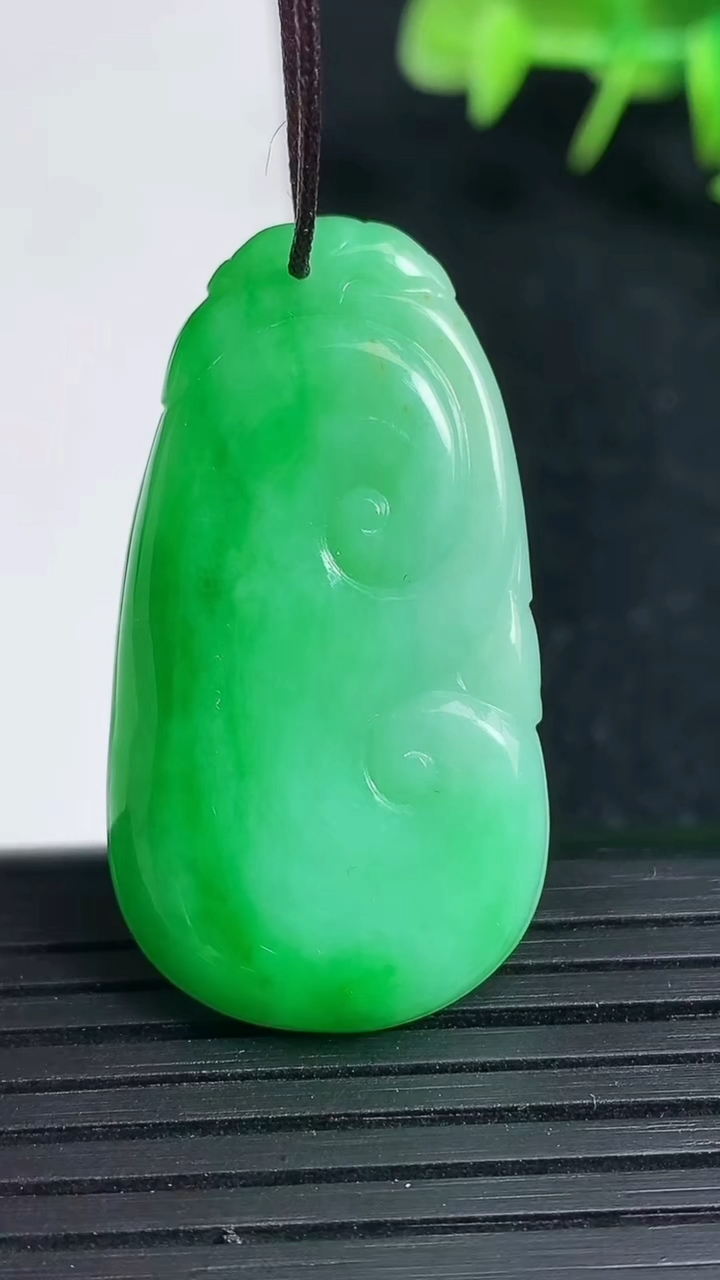 天然A货翡翠如意吊坠，尺寸37.3-20.3-4，重量:7.26g
3月18日