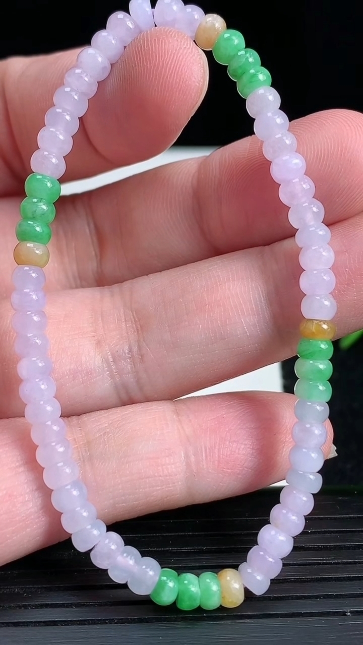 天然A货翡翠三彩算盘珠手串尺寸4.3重:7.38g3月18日
工厂直销收藏佳品,种好水足，色泽均匀，有种有色，上手高大气！
555