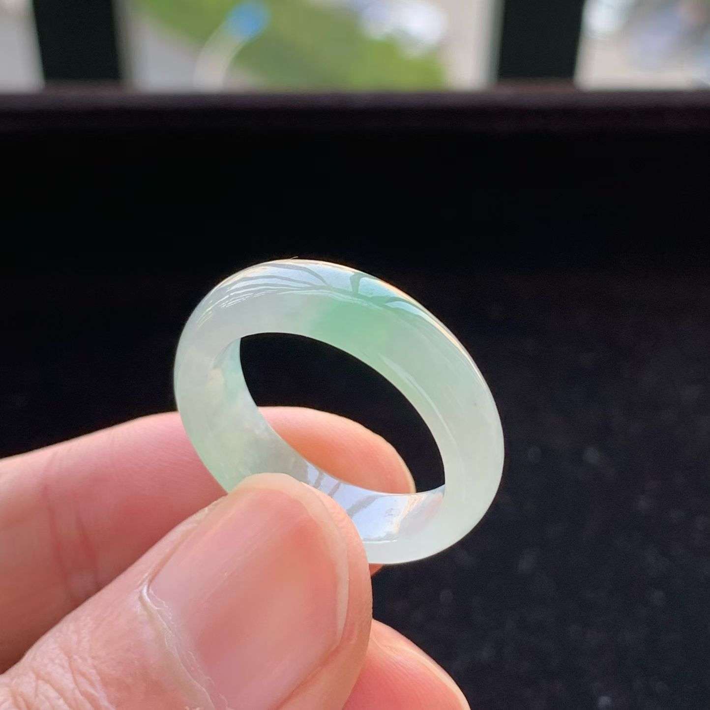 A货天然翡翠冰糯种飘绿戒指21号重量4.41
3月18日