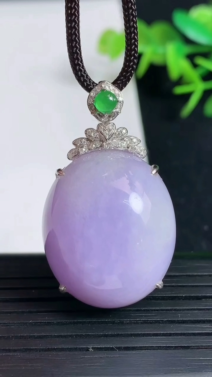 天然A货翡翠18k金紫罗兰蛋面吊坠，尺寸39-23-12.5裸石29.5-23，重量:14.91g
