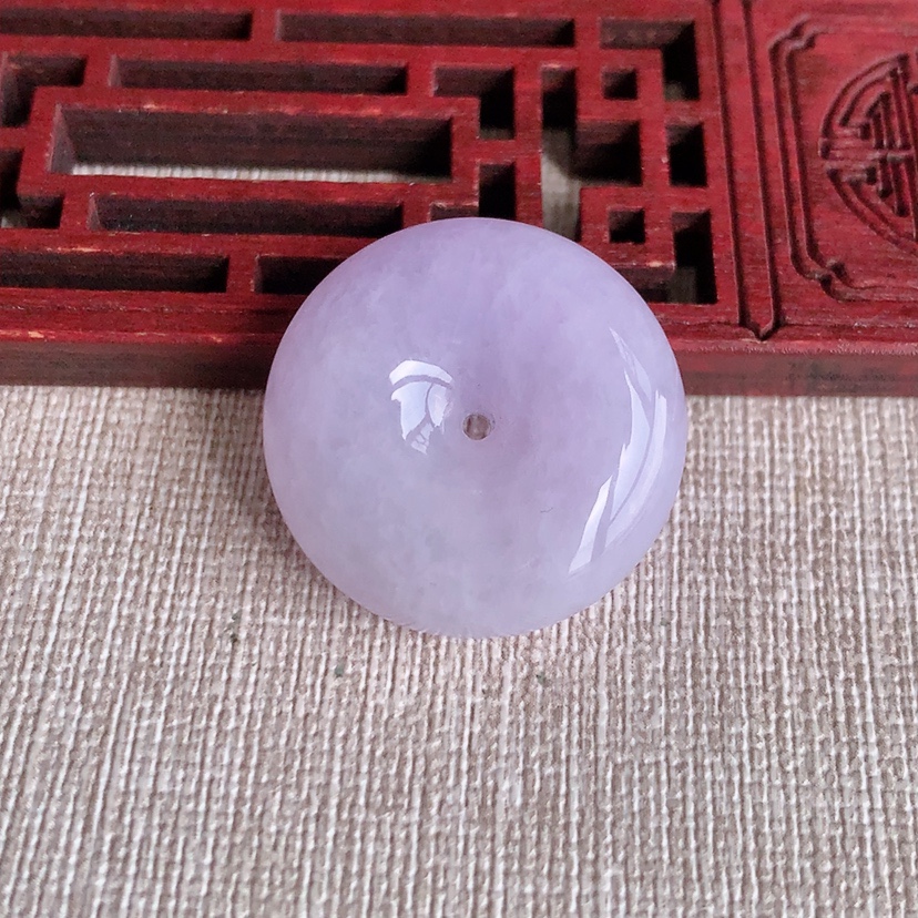 天然A货翡翠紫罗兰平安扣吊坠 
尺寸26-9mm 重量13.42g 0317