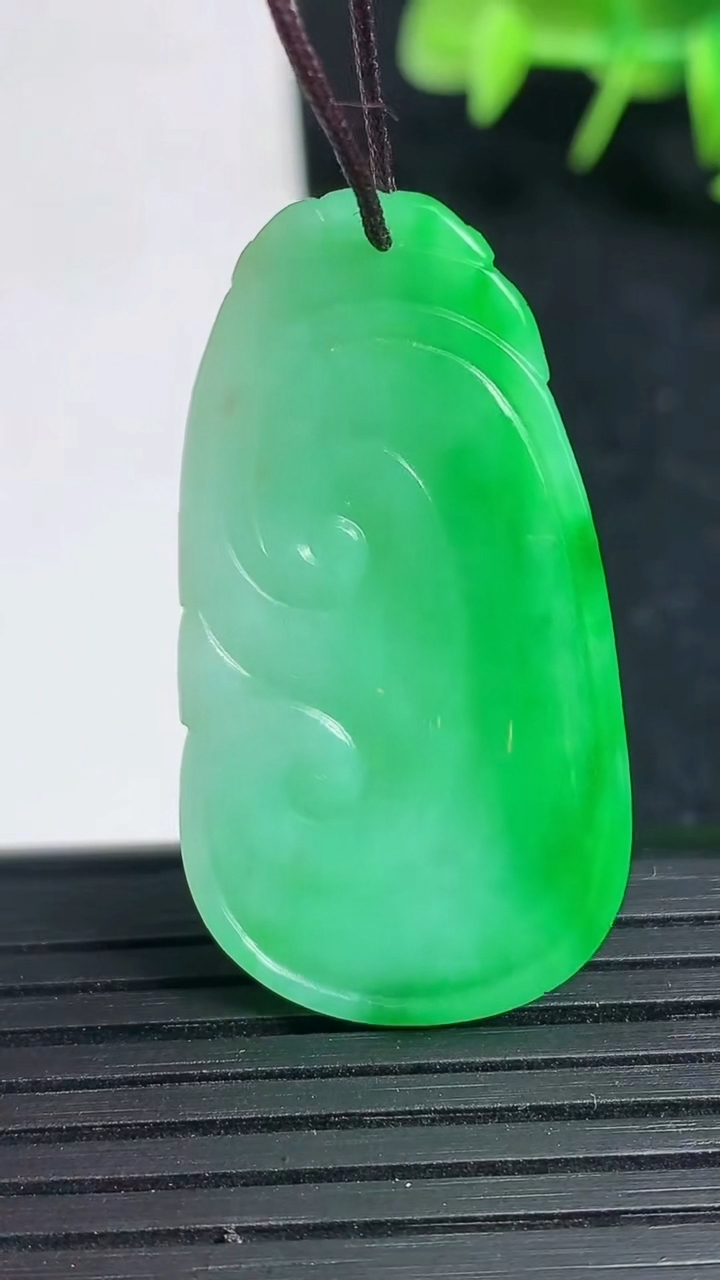 天然A货翡翠如意吊坠，尺寸37.3-20.3-4，重量:7.26g
3月18日