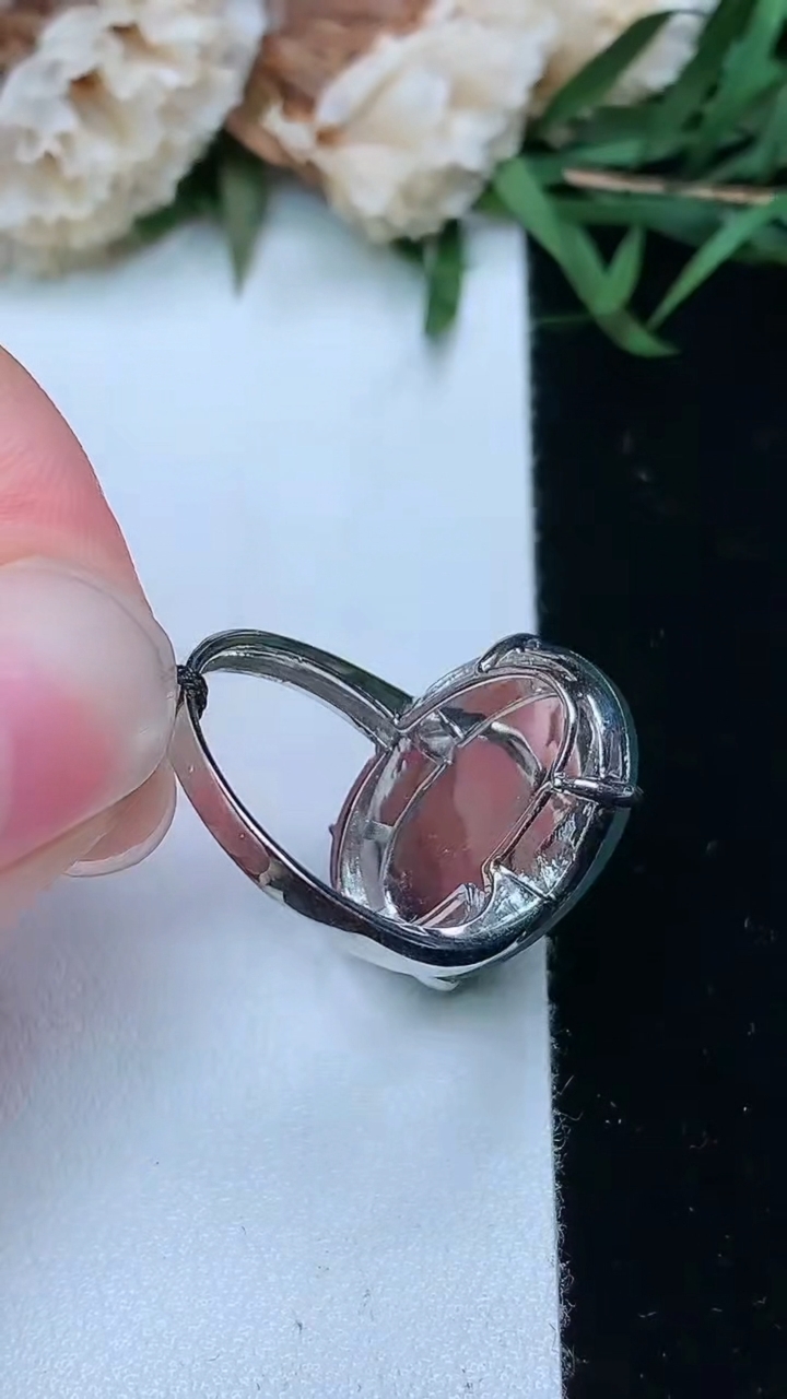 天然A货翡翠蓝水蛋面戒指，尺寸17.4-19-14.2，重量:5.41g2026年3月18日
工厂直销收藏佳品,种好水足，色泽均匀，有种有色，上手高大气！