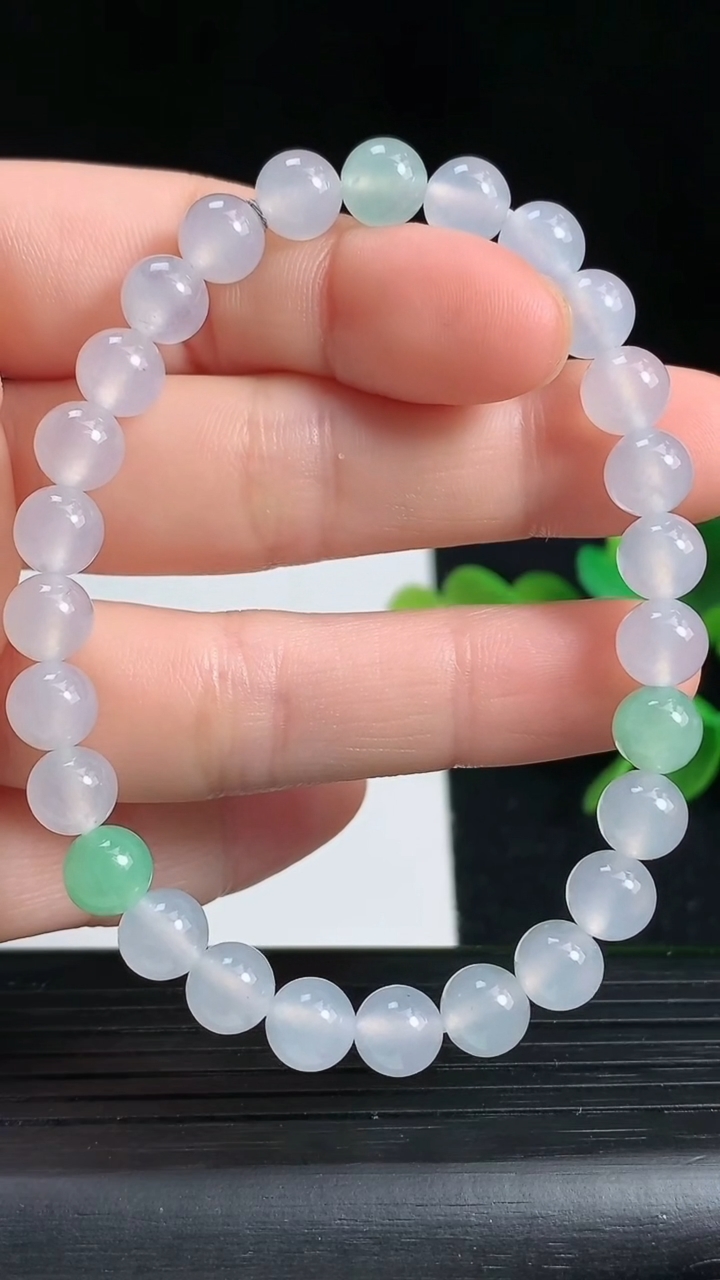 天然A货翡翠圆珠手串尺寸6.5-27颗重量:14.68g3月18日
工厂直销收藏佳品,种好水足，色泽