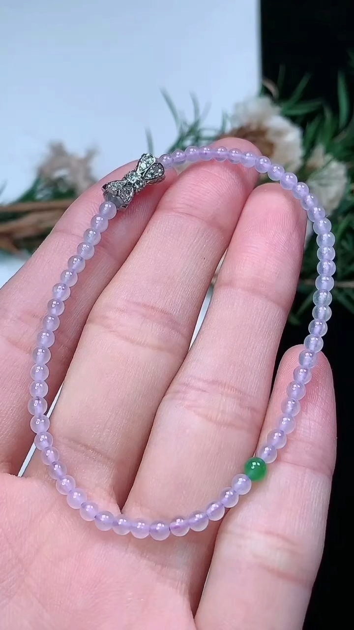 天然A货翡翠白冰小米珠手串，尺寸2.8-62颗，重量:3.01g3月18日
工厂直销收藏佳品,种好水