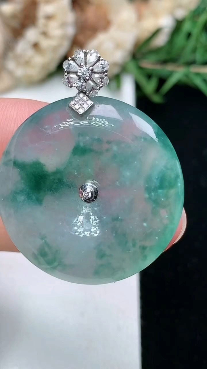 天然A货翡翠飘花平安扣吊坠，尺寸28-5.5，重量:9.23g
3月18日