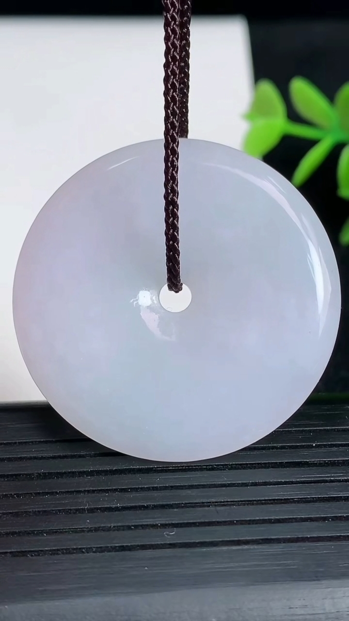 天然A货翡翠紫罗兰平安扣吊坠尺寸39.3-5.5重:18.31g
3月18日
恒德