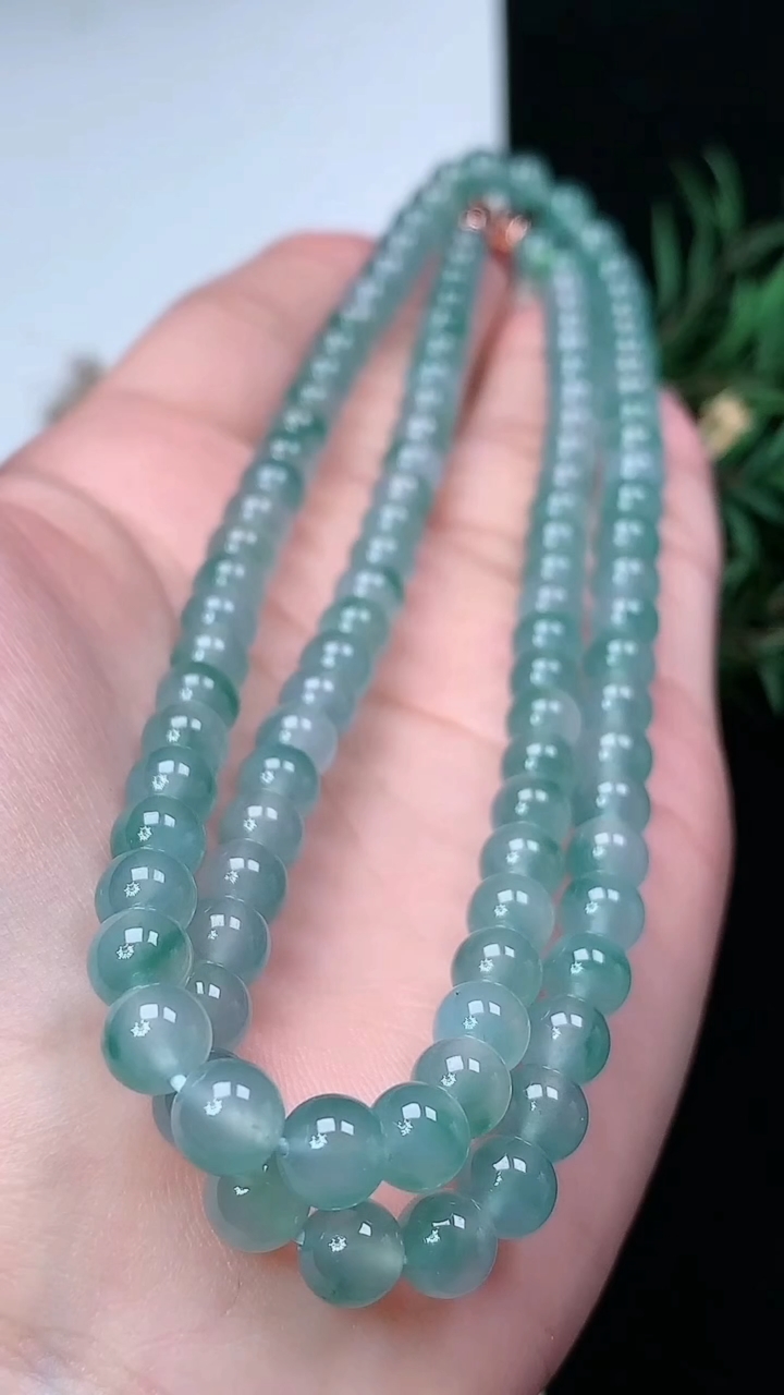 天然A货翡翠飘花圆珠项链，尺寸6-108颗，重量:42.62g3月18日
工厂直销收藏佳品,种好水足