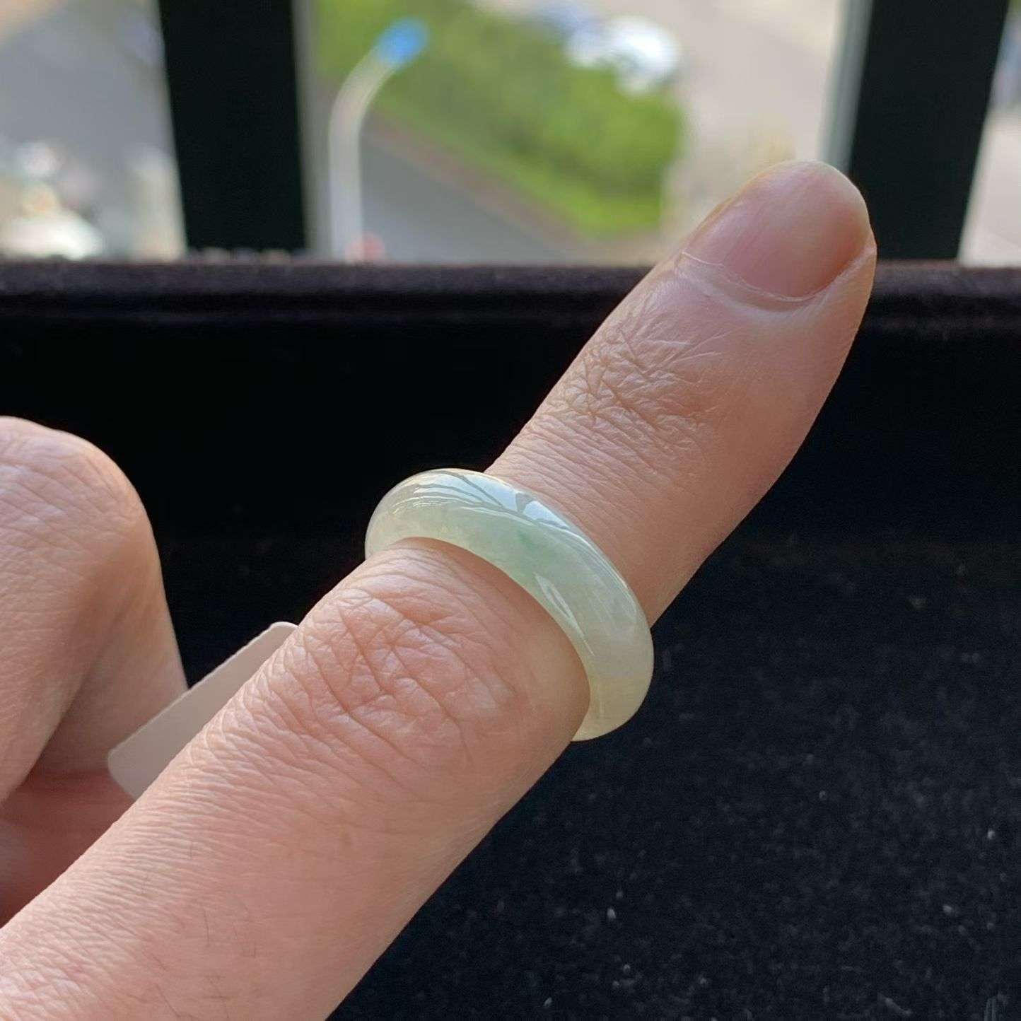 A货天然翡翠冰糯种春彩戒指14号重量2.69
3月18日