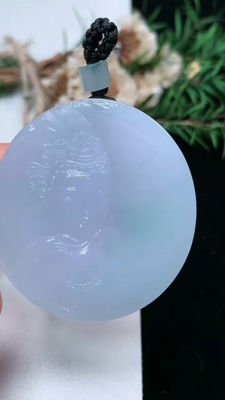 天然A货翡翠观音头吊坠，尺寸48.7-46-6，重量:34.77g
3月18日