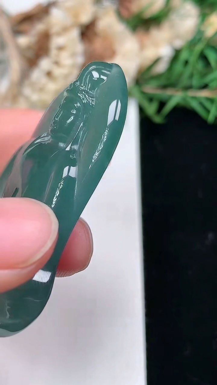 天然A货翡翠蓝水素衣观音吊坠，尺寸49.3-30..2-5.9，重量:16.03g
3月18日