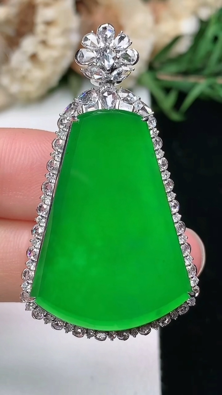 天然A货翡翠无事牌吊坠，尺寸42.8-24.4-9
3月18日