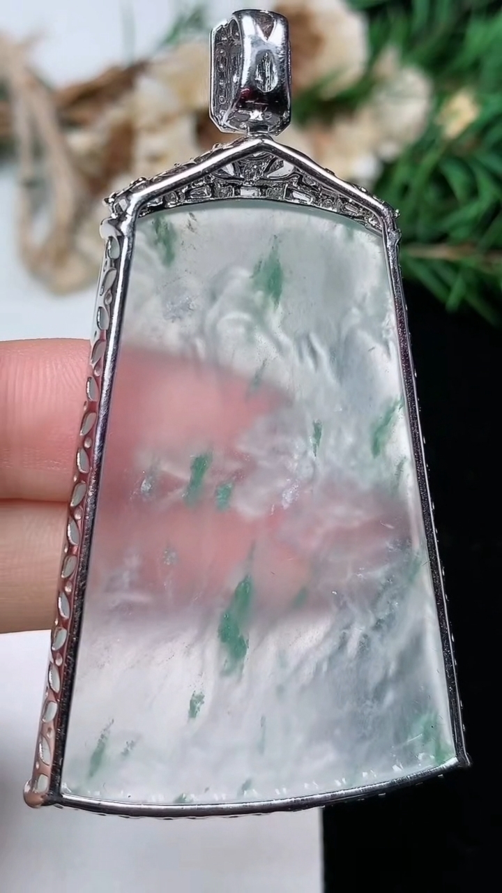 天然A货翡翠山水牌吊坠，尺寸48-34.3-7.7，重量:20.36g
3月18日