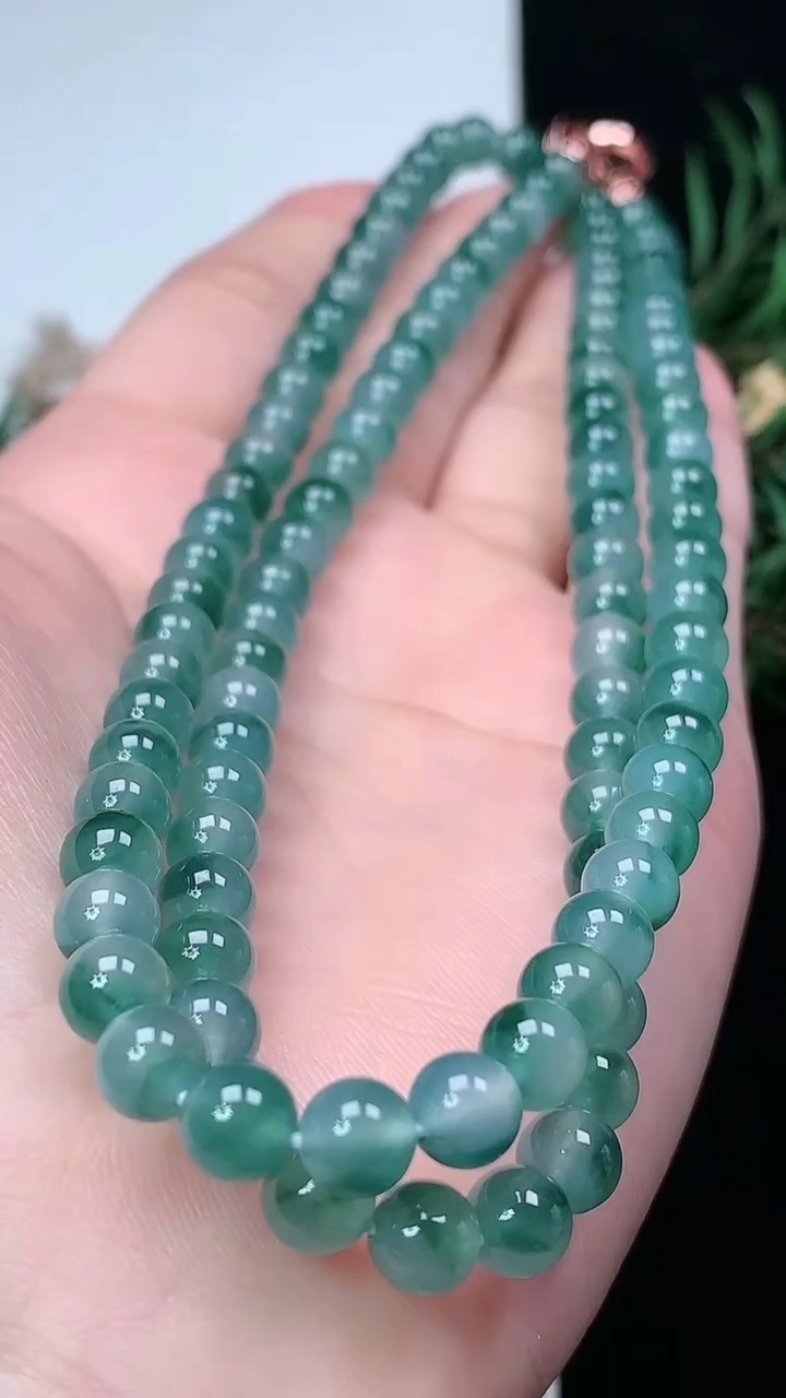 天然A货翡翠飘花圆珠项链，尺寸6-108颗，重量:43.48g3月18日
工厂直销收藏佳品,种好水足