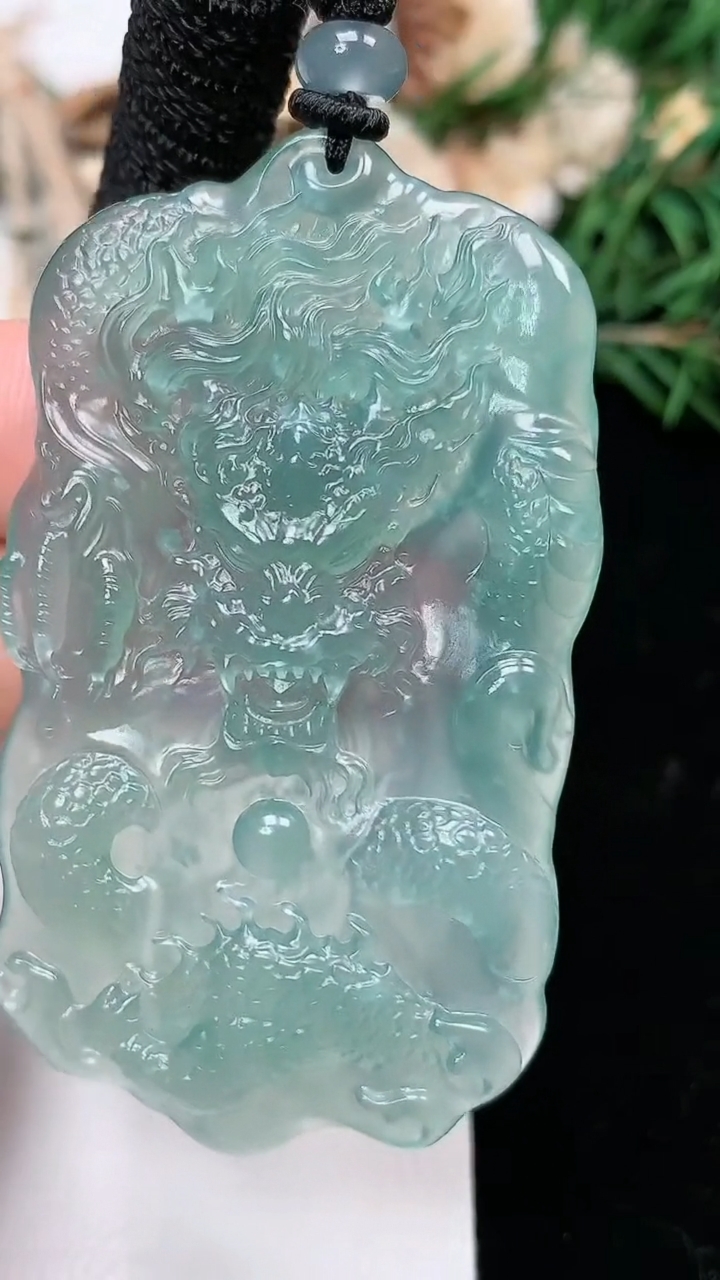 天然A货翡翠蓝水龙牌吊坠，尺寸58.9-32.6-5.5，重量:22.12g
3月18日