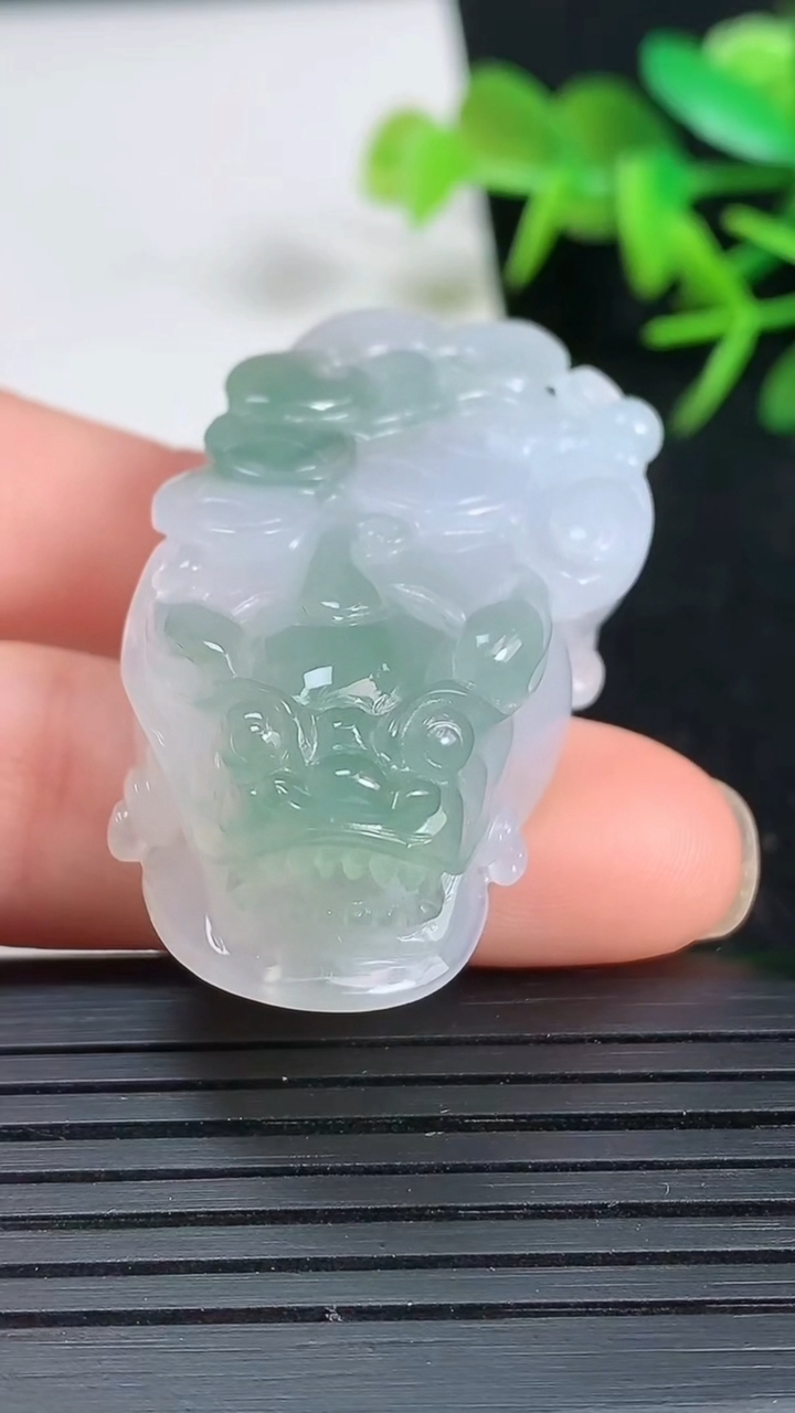 天然A货翡翠貔貅吊坠，尺寸43-22-13，重量:30.00g
3月18日