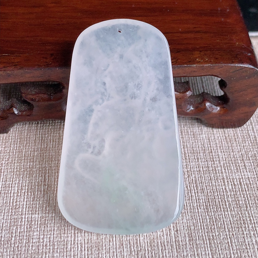 天然A货翡翠白月光虚空藏菩萨吊坠 
尺寸54-31.3-5.5mm 重量20.76g 0317