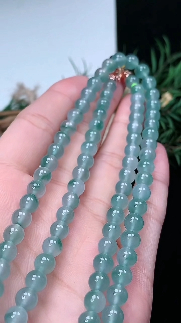 天然A货翡翠飘花圆珠项链，尺寸6-108颗，重量:42.62g3月18日
工厂直销收藏佳品,种好水足，色泽均匀，有种有色，上手高大气！