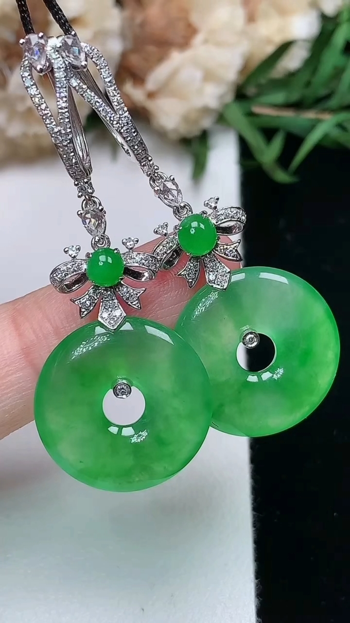 天然A货翡翠平安环耳坠，尺寸17-3.2，重量:6.47g
3月18日