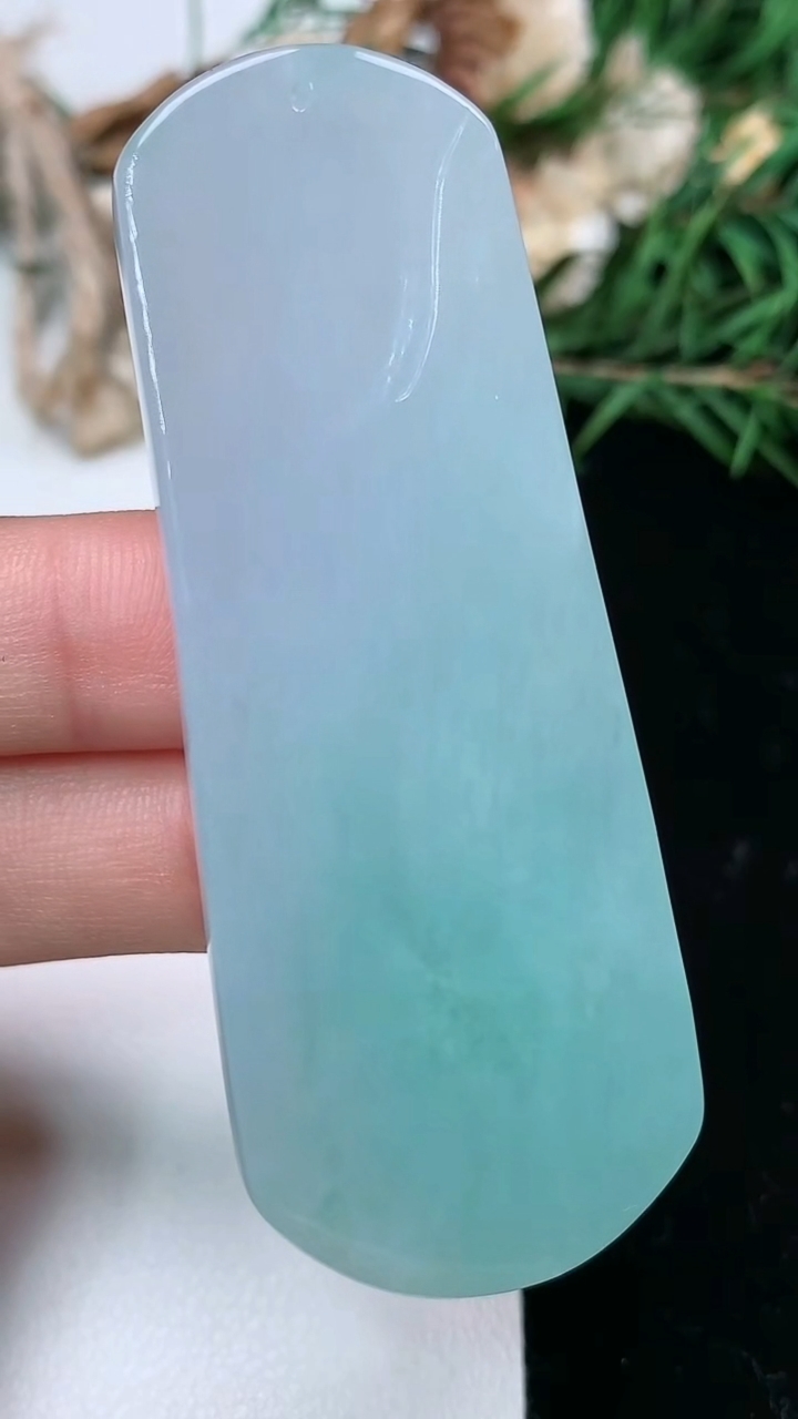 天然A货翡翠大势至观音菩萨吊坠，尺寸63.7-24.3-11.3，重量:39.61g
3月18日