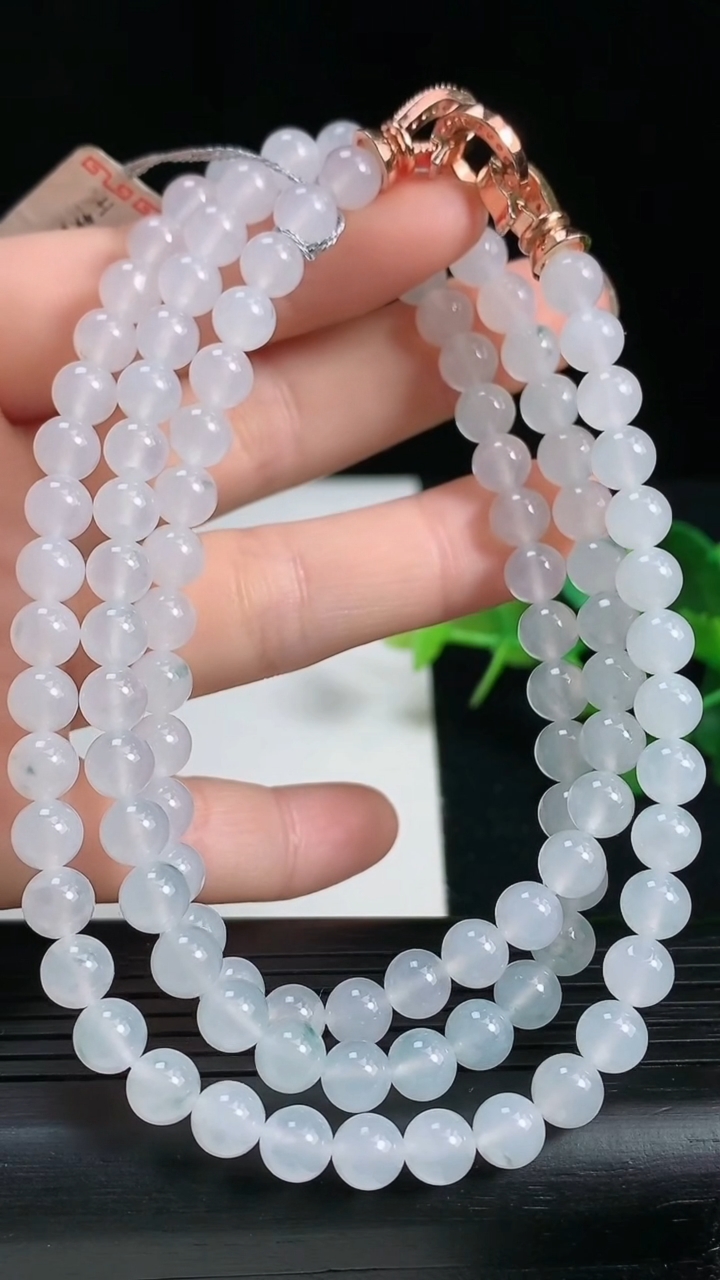 天然A货翡翠种飘花圆珠项链尺寸5.8-108颗重量:44.99g3月18日
工厂直销收藏佳品,种好水足，色泽均匀，有种有色，上手高大气！