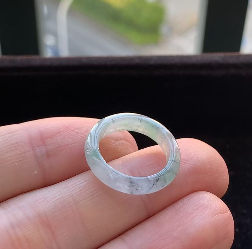 A货天然翡翠冰糯种绿乌鸡戒指10-11号重量2.00
3月18日