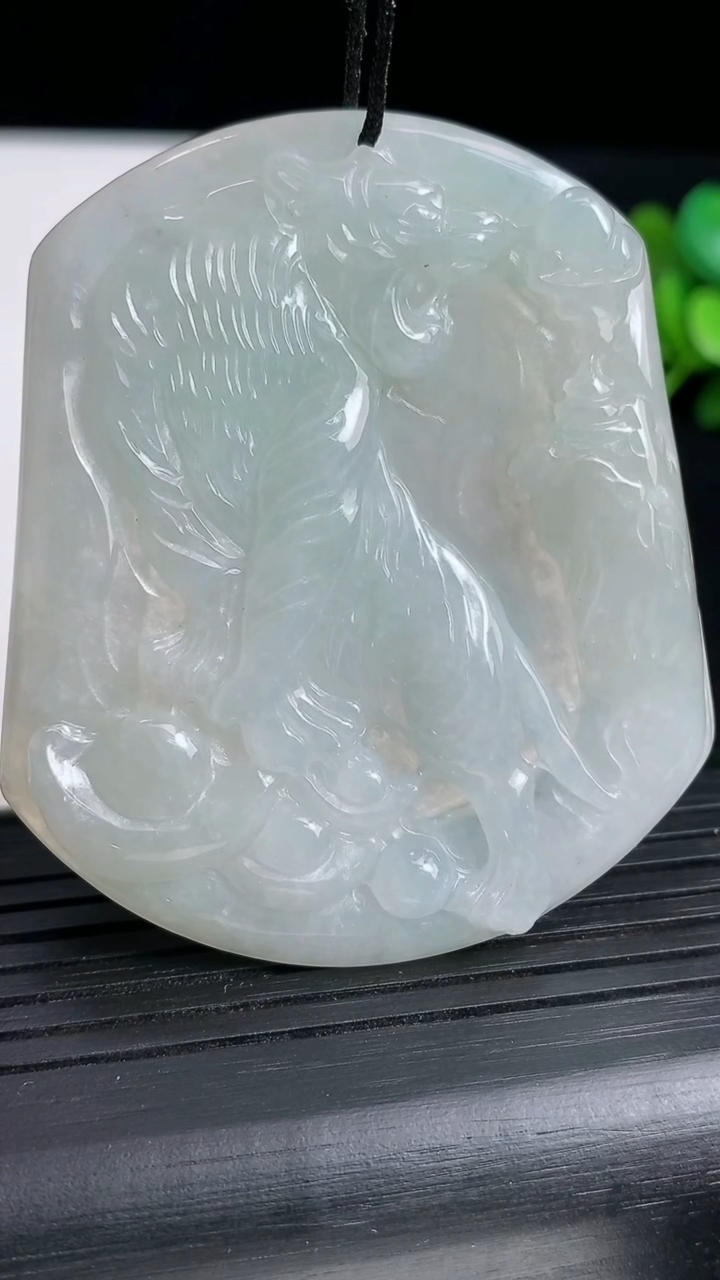 天然A货翡翠生肖虎吊坠尺寸56.6-48.8-5.8重:31.90g
3月18日
93