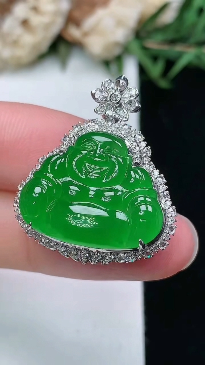 天然A货翡翠佛公吊坠，尺寸27.5-23.4-10，裸石15.9-19.9
3月18日