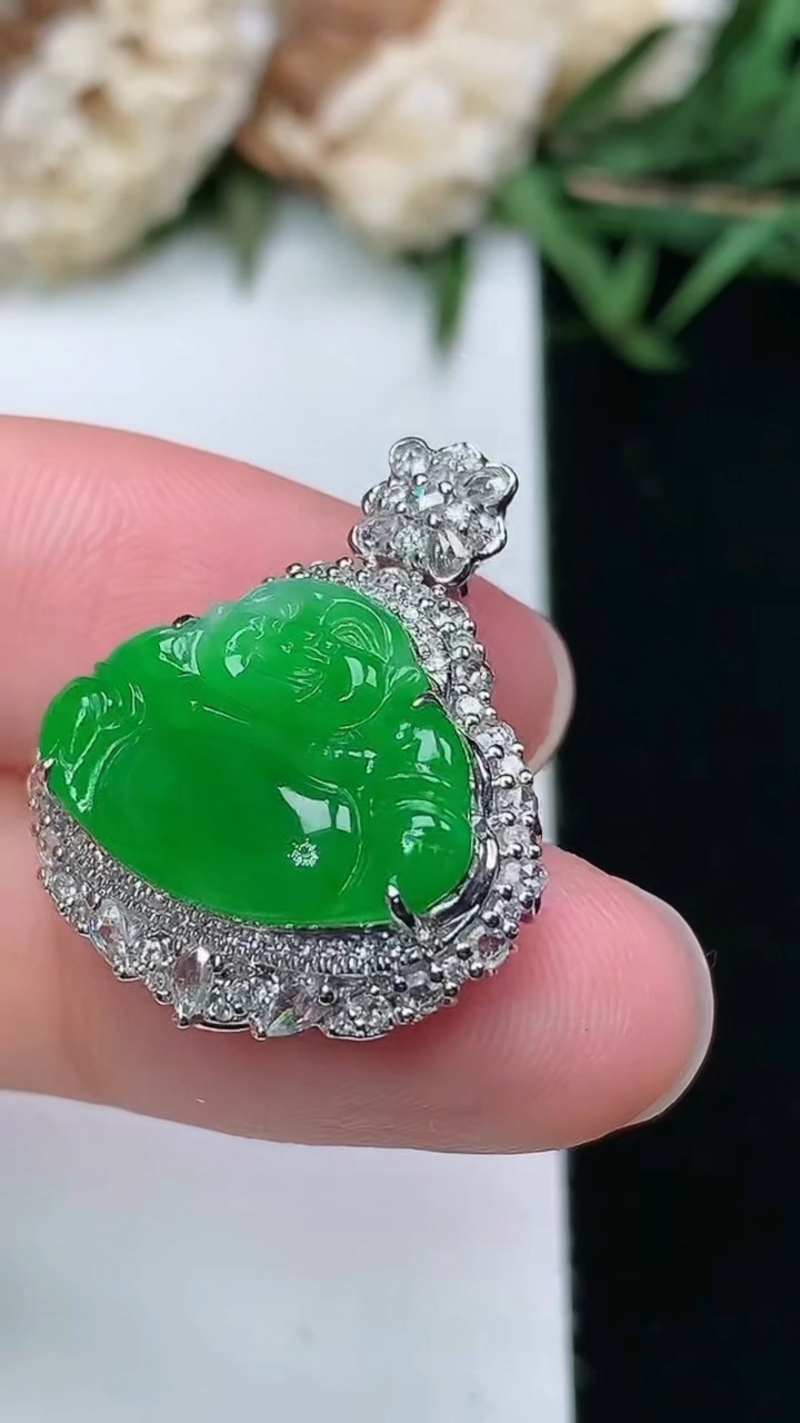 天然A货翡翠佛公吊坠，尺寸24.4-20.4-9.2，裸石12.3-17，重量:4.71g
3月18日