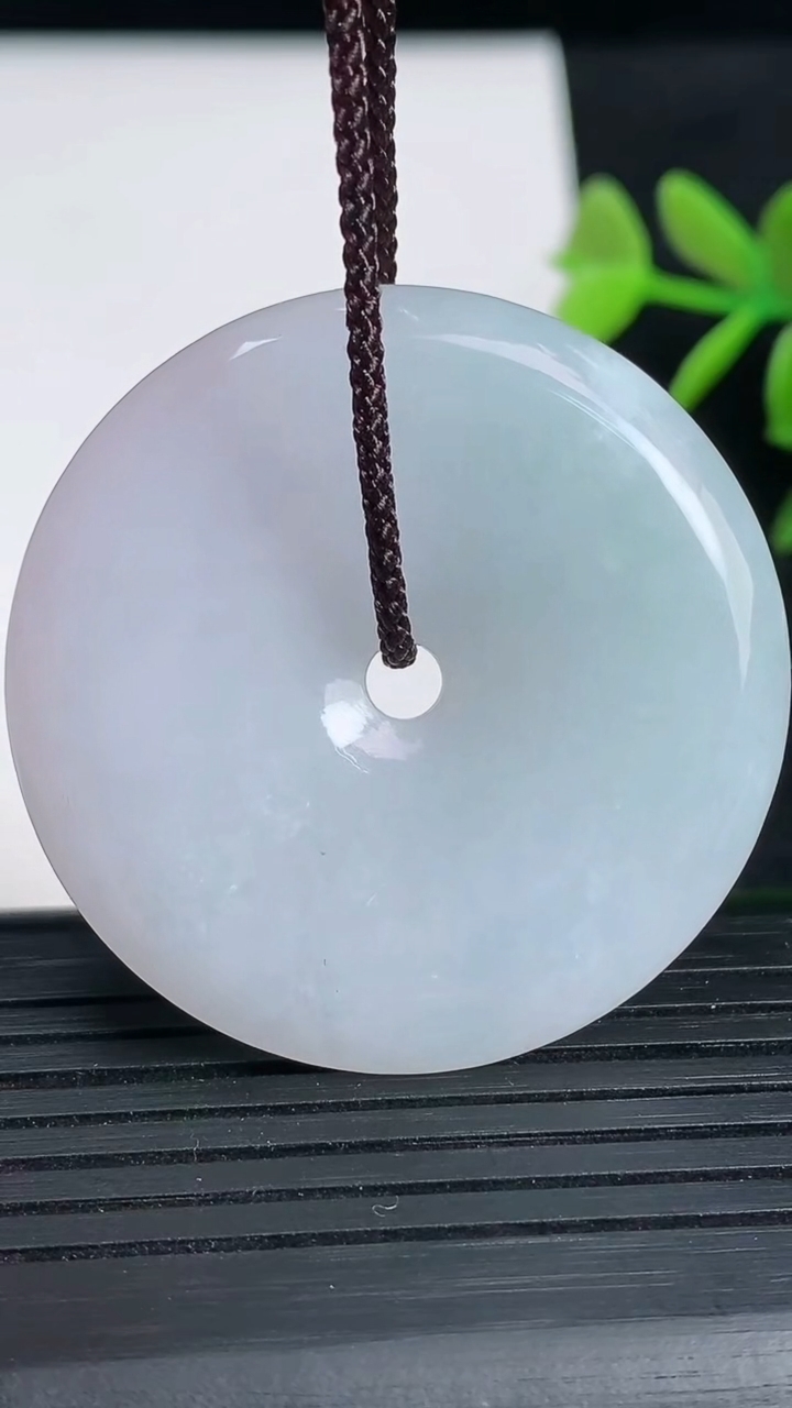 天然A货翡翠紫罗兰平安扣吊坠尺寸39.8-6重:20.33g
3月18日
恒德