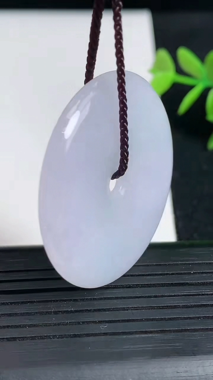 天然A货翡翠紫罗兰平安扣吊坠尺寸39.3-5.5重:18.31g
3月18日
恒德