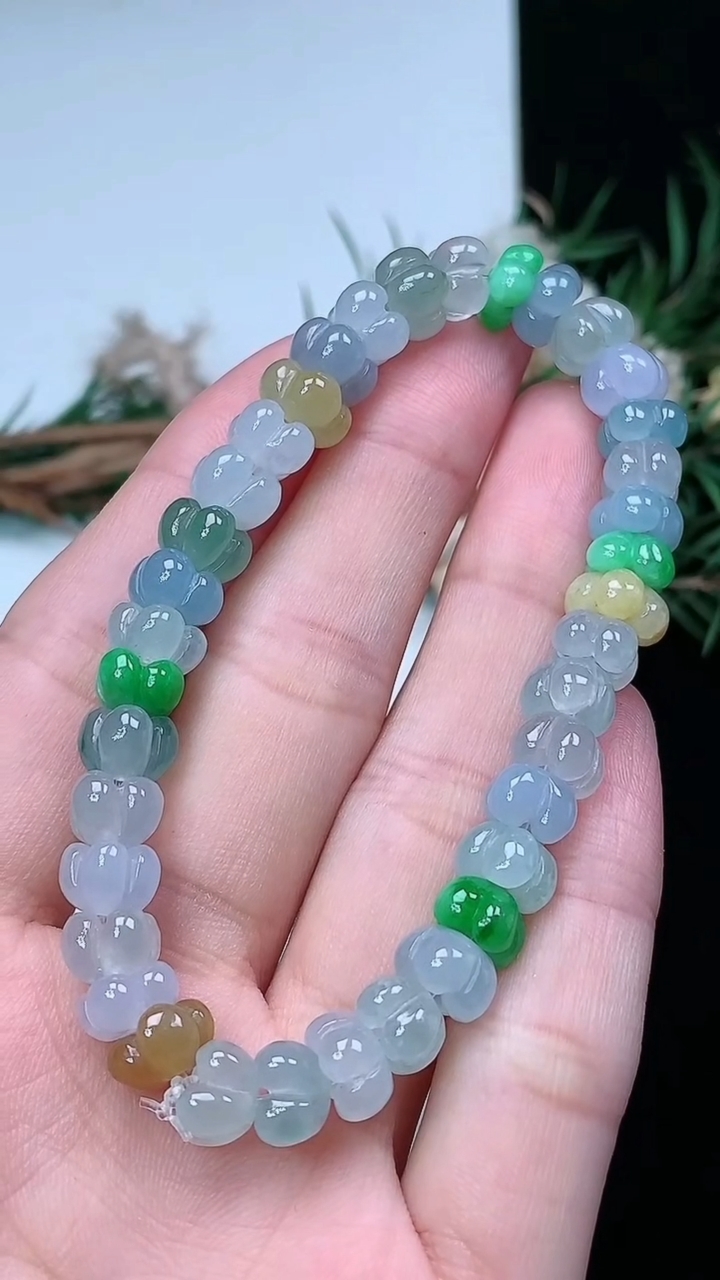 天然A货翡翠四彩莲蓬手串，尺寸7-5.5-37颗，重量:18.87g3月18日
工厂直销收藏佳品,种好水足，色泽均匀，有种有色，上手高大气！
