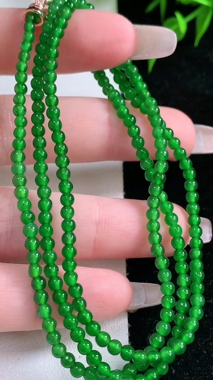 天然A货翡翠小米珠项链，尺寸2.8，重量:10.67g
3月18日