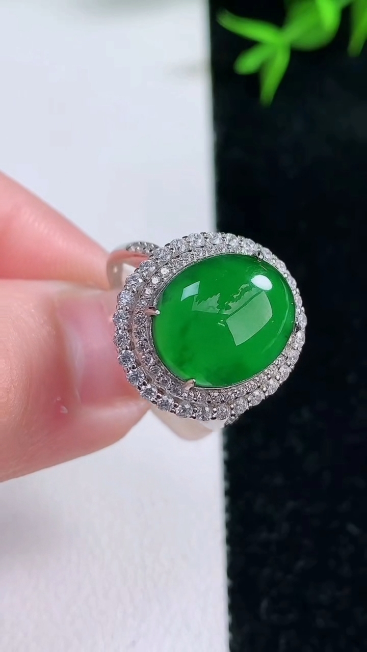 天然A货翡翠蛋面戒指，尺寸13-10.8-10，重量:4.39g2026年3月18日
工厂直销收藏佳