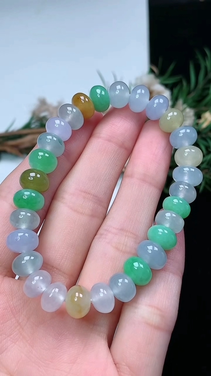 天然A货翡翠三彩算盘珠手串，尺寸8.4-6.4-29颗，重量:22.19g3月18日
工厂直销收藏佳